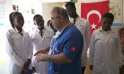 Gönüllü Türk sağlık ekibi, Ugandalılara hizmet veriyor