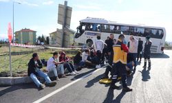 GÜNCELLEME 2 - Denizli'de otobüsle otomobilin çarpışması sonucu 2 kişi öldü, 28 kişi yaralandı