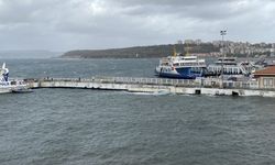 GÜNCELLEME - Çanakkale Boğazı'nda yerel feribot seferleri fırtınanın ardından yeniden başladı