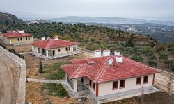 Hatay'da depremzedeler için yapılan köy evleri havadan görüntülendi