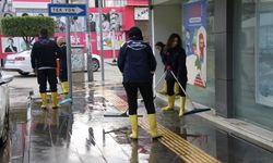 İskenderun'da deniz taşınca su basan yerlerde temizlik çalışmaları devam ediyor