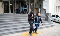 Kayseri'de bağ evlerinden hırsızlık yaptıkları öne sürülen 4 kişi yakalandı