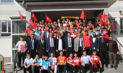 Kayserisporlu futbolcular Kartal Kayra Yılmaz ve Jeanvier öğrencilerle buluştu