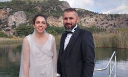 Muğla'da deniz tutkunu çift için su üstünde temsili nikah töreni