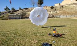 Nevşehir'de öğretim görevlileri arızalanan dronun güvenli inişi için paraşüt sistemi geliştirdi