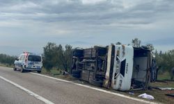 Osmaniye'de devrilen işçi servisindeki 2 kardeş yaralandı