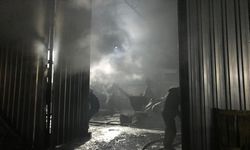 Sakarya'da yangın çıkan mangal kömürü üretim tesisinde hasar oluştu
