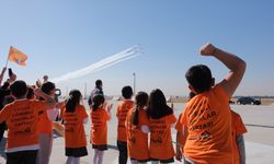 SOLOTÜRK ve Türk Yıldızları, lösemili çocuklar için Konya'da gösteri uçuşu yaptı