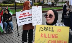 STK'lerin kadın temsilcilerinden Filistin için Sultanahmet'te kefenli protesto