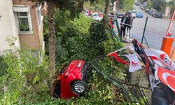 Üsküdar'da binanın bahçesine düşen otomobildeki bir kişi yaralandı