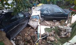 Üsküdar'da yokuştan kayan beton mikseri 7 araca zarar verdi