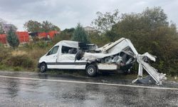 Yalova'da kontrolden çıkan kamyonun neden olduğu zincirleme trafik kazasında 3 kişi yaralandı