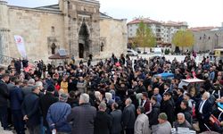 Yeniden Refah Partisi Genel Başkanı Erbakan, Sivas'ta konuştu: