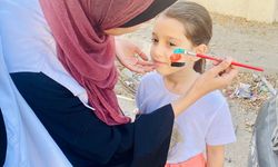 Yeryüzü Doktorları Gazze'deki çocuklara "moral" etkinliği düzenledi