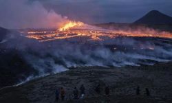 İzlanda'da yanardağ patladı: Acil durum ilan edildi