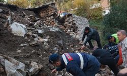 Antalya'da çöken istinat duvarı altında kalan çocuk öldü