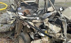 Çanakkale'de otomobilin çekiciye çarpması sonucu 2 kişi öldü
