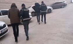 Elazığ'da sahte evrak ve dolandırıcılık operasyonunda yakalanan 2 şüpheli tutuklandı