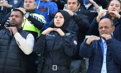 Hatay'da polis, İstiklal Marşı'nı işaret diliyle okudu