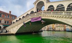İklim aktivistleri, Venedik'teki "Büyük Kanal"ı yeşile boyadı