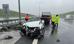 İstanbul'da bariyere çarpan otomobilin sürücüsü kazayı yara almadan atlattı