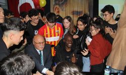 Kayserisporlu futbolcular Bünyan'da öğrencilerle buluştu