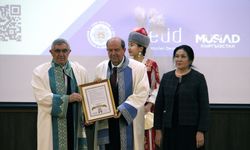 Kırgızistan-Türkiye Manas Üniversitesinden, KKTC Cumhurbaşkanı Tatar'a "fahri doktora" unvanı