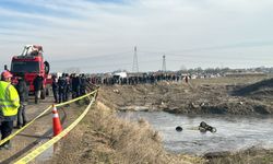 Kırklareli'nde nehre devrilen otomobili kurtarma çalışması başlatıldı