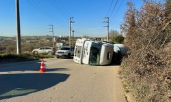 Kocaeli'de devrilen beton mikserinin sürücüsü ağır yaralandı
