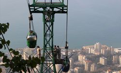 Lübnan'da teleferikte mahsur kalan 19 kişi saatler sonra kurtarıldı