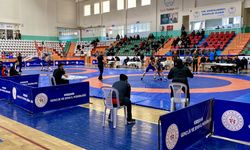Okul Sporları Gençler Güreş Grup Yarışmaları Kırşehir'de tamamlandı