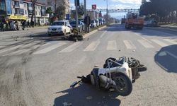 Sakarya'da motosiklete çarpmamak için manevra yaparken devrilen otomobilin sürücüsü yaralandı