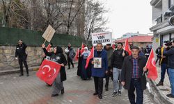 Van'da ailelerin HDP İl Başkanlığı önündeki eylemine bir aile daha katıldı