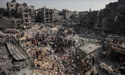 İsrail mülteci kampını vurdu: En az 100 kişi öldü