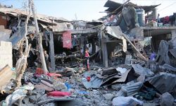 İsrail'in Gazze'nin güneyindeki bir evi bombalaması sonucu 10 sivil hayatını kaybetti