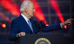 Joe Biden'ın koruma aracına konvoy dışından çarpan otomobil paniğe neden oldu