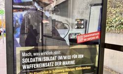 Alman ordusu afişlerinde Türkçe ifadeler de kullanarak personel arıyor