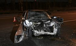 Ankara'da iş makinesine çarpan otomobilin sürücüsü yaralandı