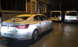 Bursa'da anteni düzeltmek için çıktığı çatıdan otomobilin üzerine düşen kişi yaralandı