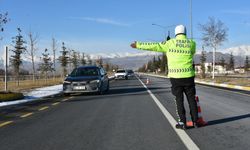 Erzurum'da bir yılda trafik kurallarını ihlal eden 70 binin üzerinde sürücüye ceza