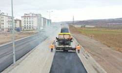 Kayseri Büyükşehir Belediyesinin yol yapım çalışmaları devam ediyor