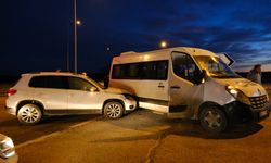 Kırklareli'nde servis minibüsü ile cipin çarpıştığı kazada 3 kişi yaralandı