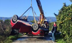 Muğla'da su kanalına devrilen otomobilin sürücüsü öldü