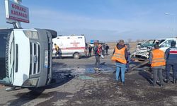 Niğde'de kamyonet ile otomobilin çarpıştığı kazada bir kişi öldü, 5 kişi yaralandı