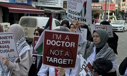 Sakarya'da hekimler ve sağlık çalışanları Gazze için "sessiz yürüyüş" yaptı