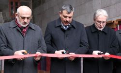 Tarihi Çifte Minareli Medrese'de "1001 Hatim Fotoğraf Sergisi" açıldı