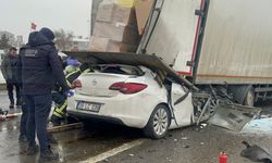 Tekirdağ'da trafik ışıklarında bekleyen kamyona çarpan otomobilin ehliyetsiz sürücüsü öldü