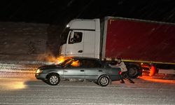 Tokat-Sivas kara yolu kar nedeniyle ağır tonajlı araçların geçişine kapatıldı