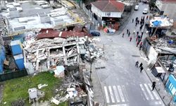 Ümraniye'de bitişik haldeki iki bina çöktü