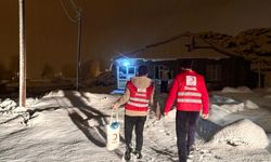 Van'da Kızılay ekipleri, ihtiyaç sahiplerine yardımlarını sürdürüyor